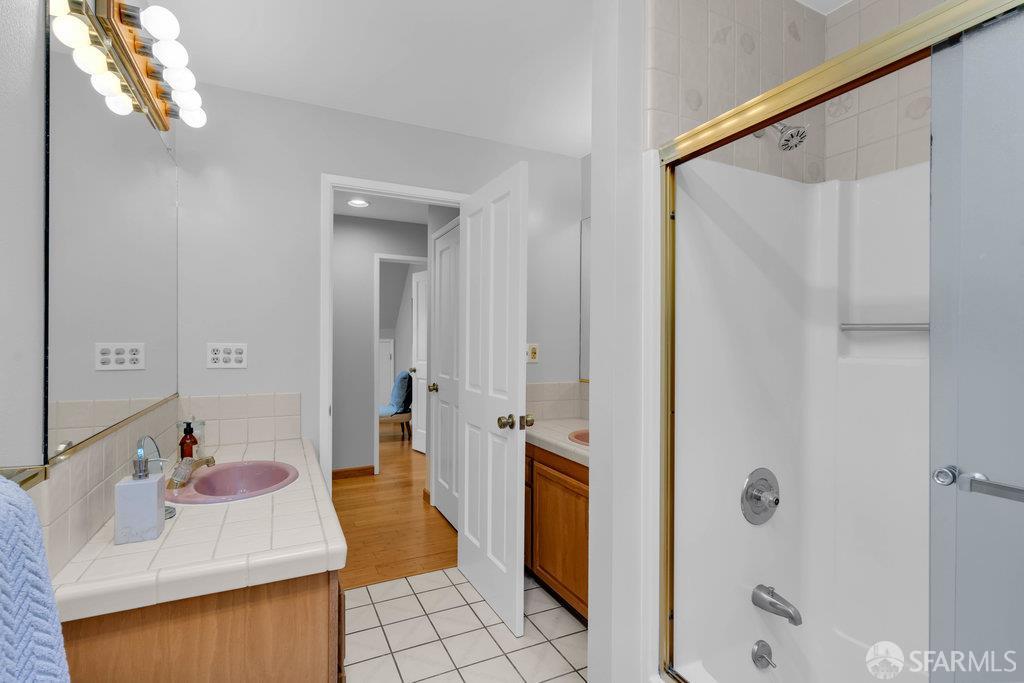 Oakland, California 94610, United States, 4 Bedrooms Bedrooms, ,3 BathroomsBathrooms,Residential,Active,247246