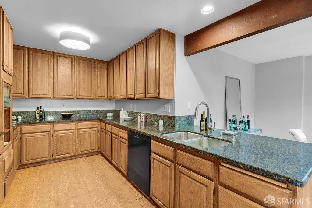 Oakland, California 94610, United States, 4 Bedrooms Bedrooms, ,3 BathroomsBathrooms,Residential,Active,247246