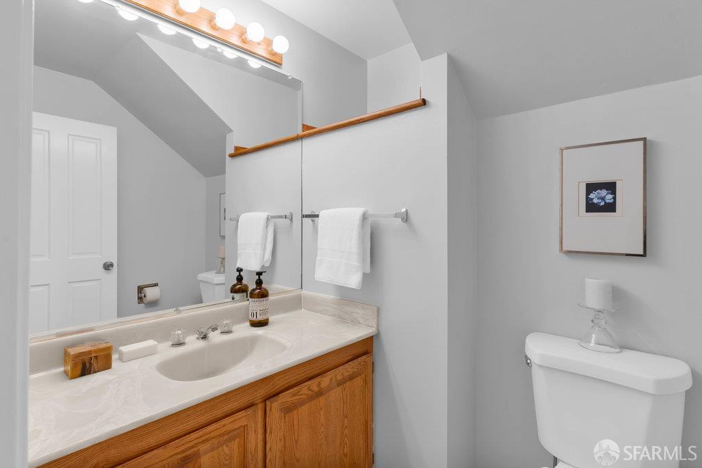 Oakland, California 94610, United States, 4 Bedrooms Bedrooms, ,3 BathroomsBathrooms,Residential,Active,247246