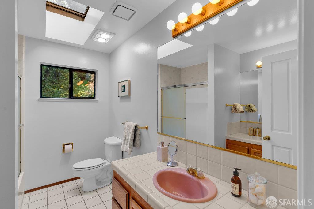 Oakland, California 94610, United States, 4 Bedrooms Bedrooms, ,3 BathroomsBathrooms,Residential,Active,247246