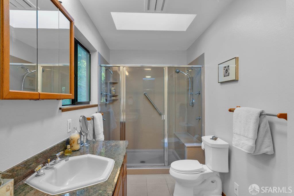 Oakland, California 94610, United States, 4 Bedrooms Bedrooms, ,3 BathroomsBathrooms,Residential,Active,247246