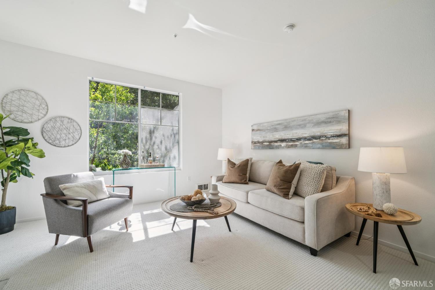 240 Caldecott Lane 207, Oakland CA 94618