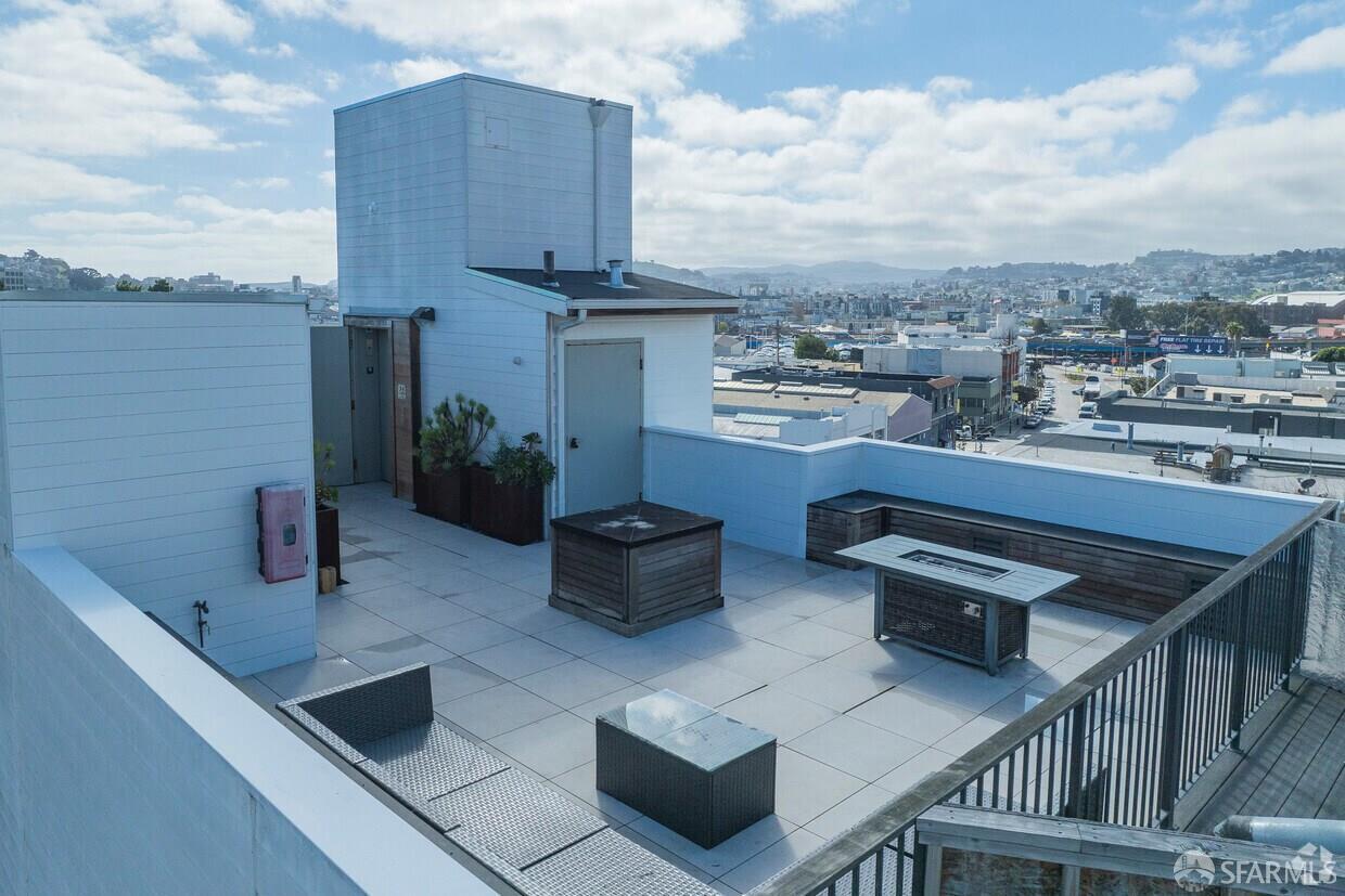 1532 Howard Street