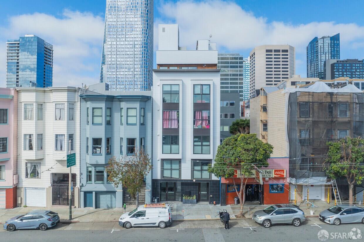1532 Howard Street