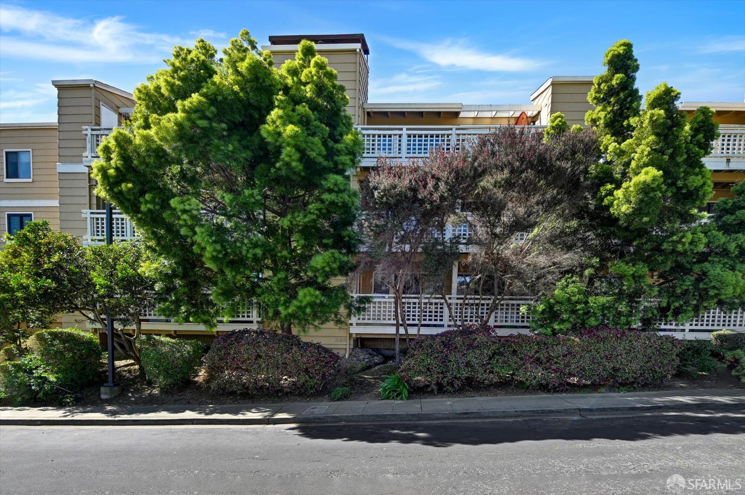306 Oak Court
