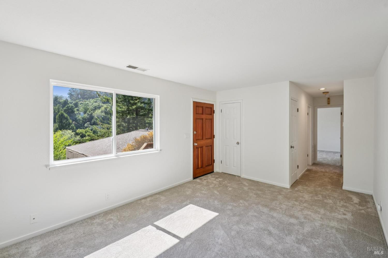 552 Shoreline Highway
