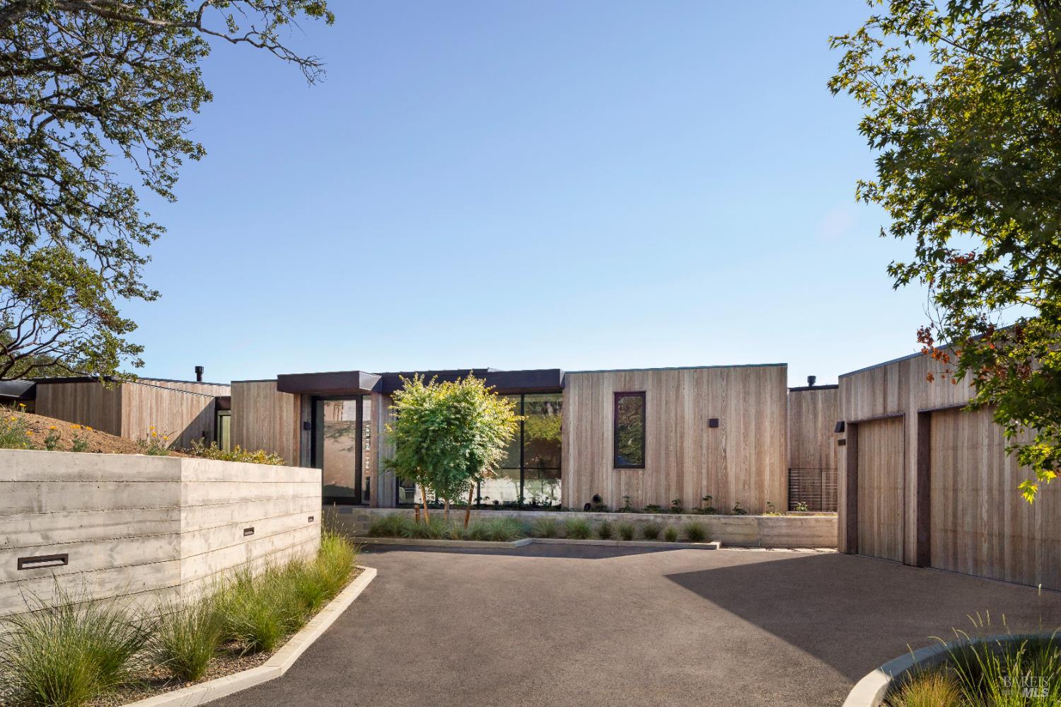 165 SW Sycamore Court