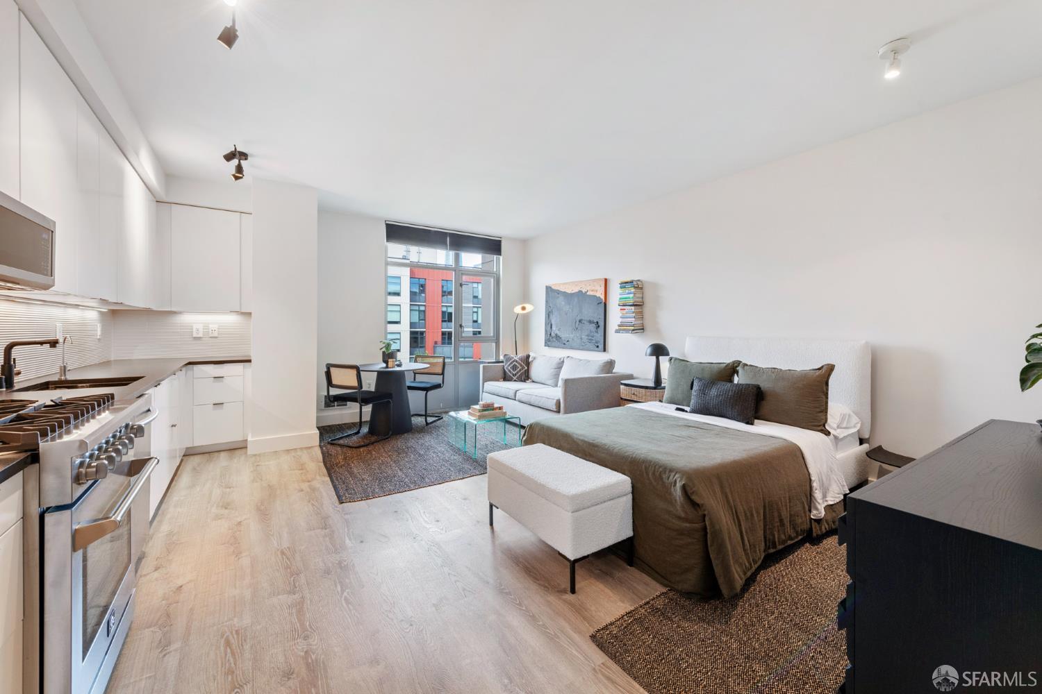 170 King Street 1004