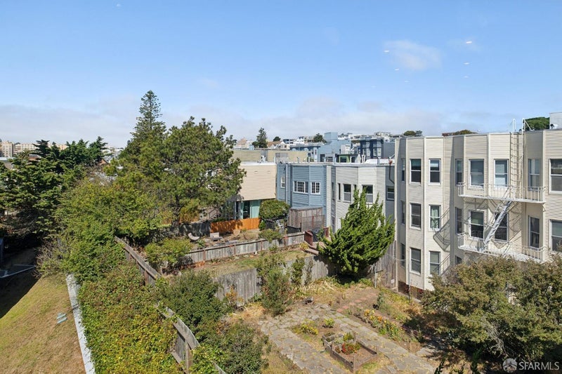 833 Broderick Street 6