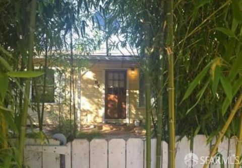 Photo of 85 Madrone Avenue, Redway, CA 95560 (MLS # 425083175)