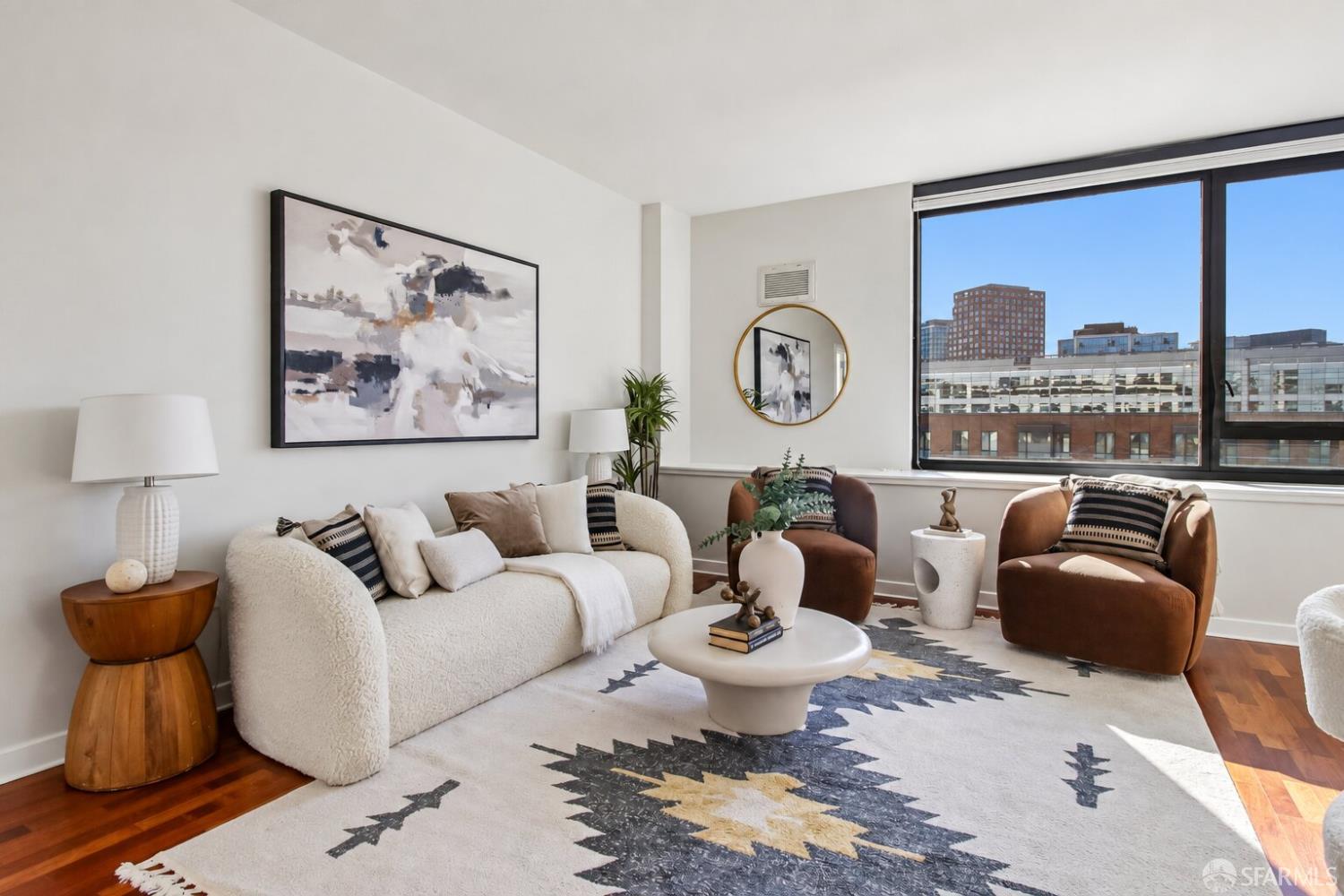 250 King Street 572