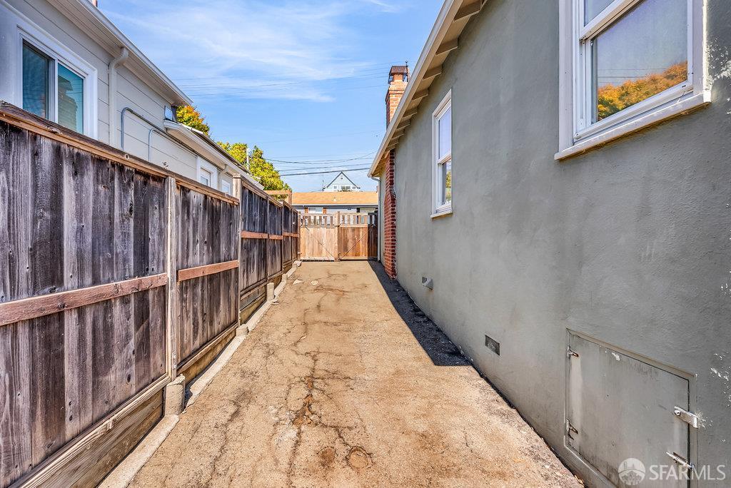 El Cerrito, California 94530, United States, 3 Bedrooms Bedrooms, ,1 BathroomBathrooms,Residential,Pending,188147