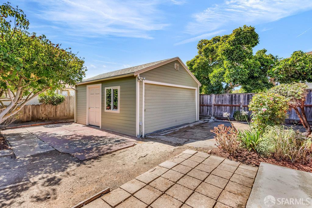 El Cerrito, California 94530, United States, 3 Bedrooms Bedrooms, ,1 BathroomBathrooms,Residential,Pending,188147