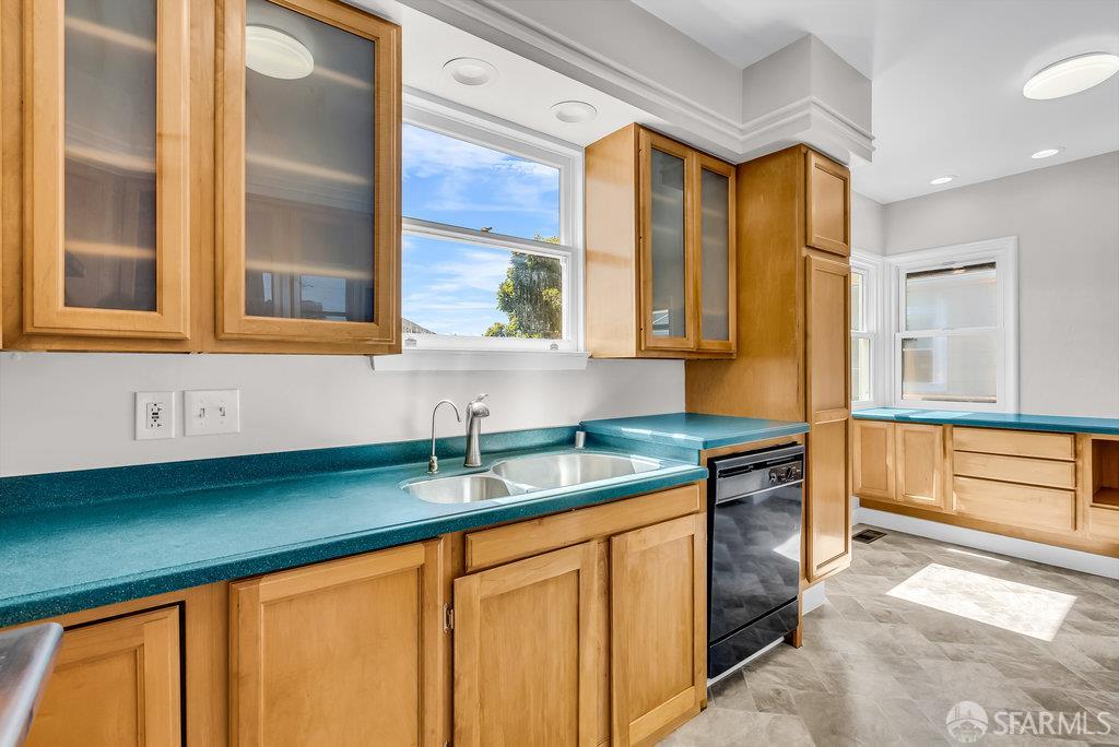 El Cerrito, California 94530, United States, 3 Bedrooms Bedrooms, ,1 BathroomBathrooms,Residential,Pending,188147