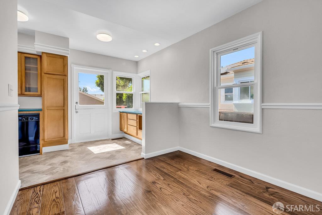 El Cerrito, California 94530, United States, 3 Bedrooms Bedrooms, ,1 BathroomBathrooms,Residential,Pending,188147