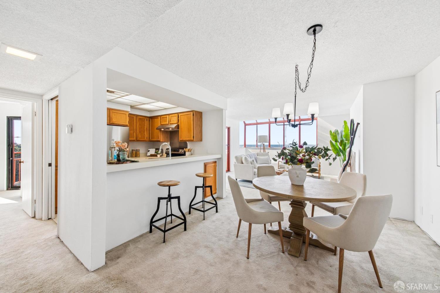875 La Playa Street 381