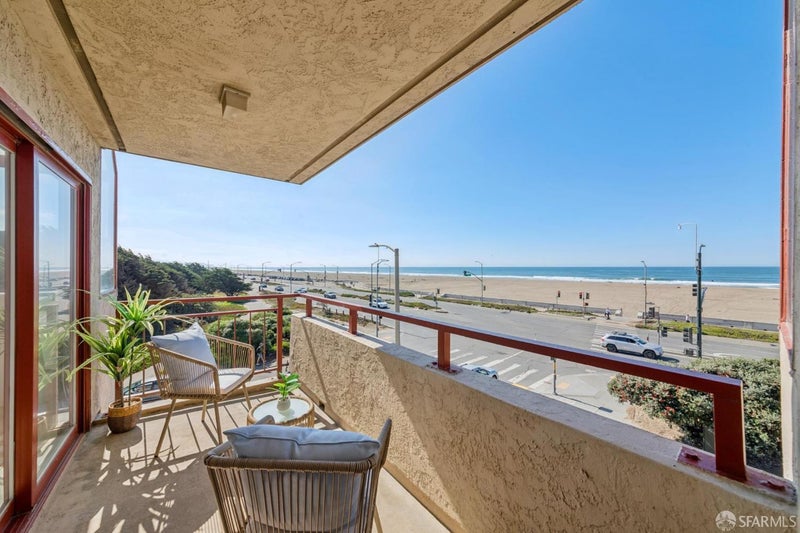 875 La Playa Street 381