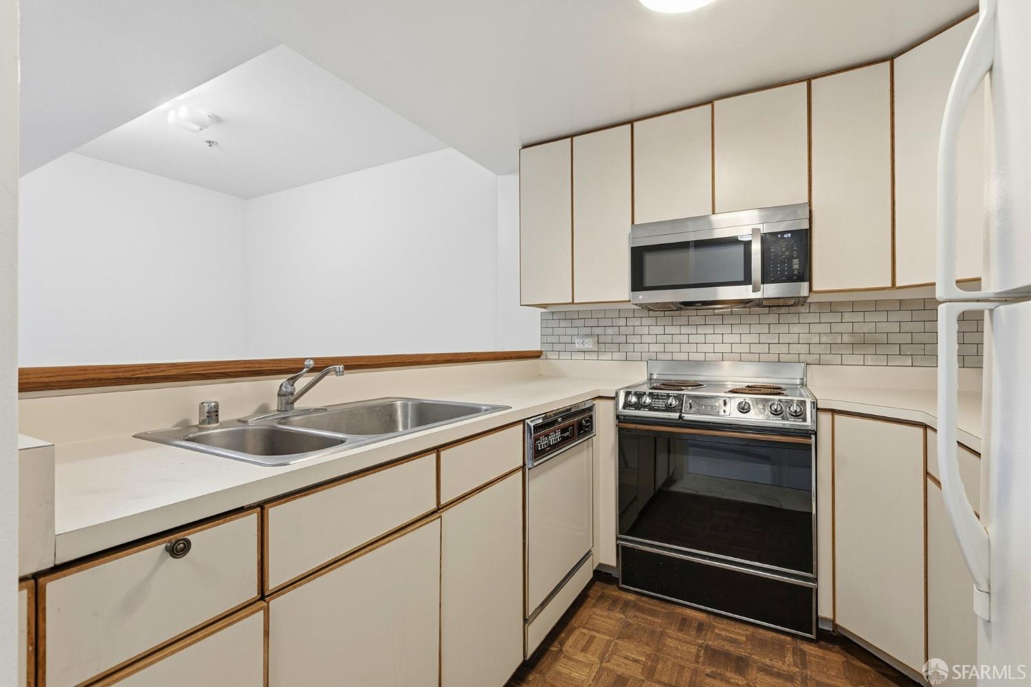 601 Van Ness Avenue 212