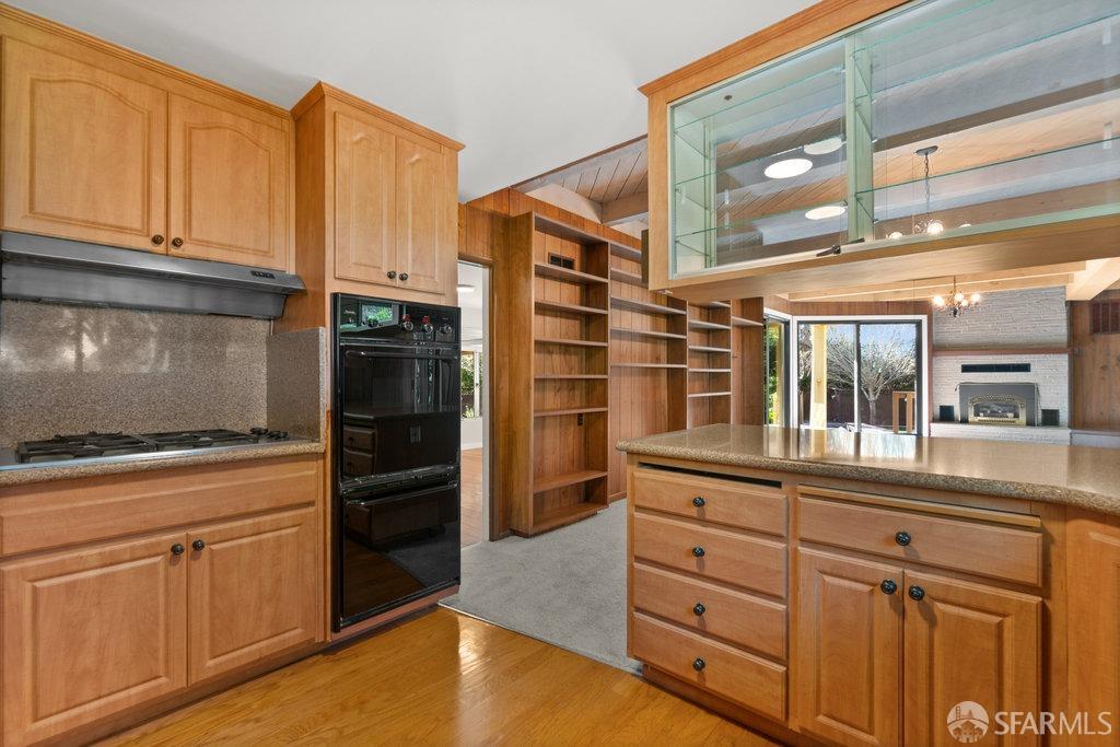 Orinda, California 94563, United States, 6 Bedrooms Bedrooms, ,4 BathroomsBathrooms,Residential,Active,93508