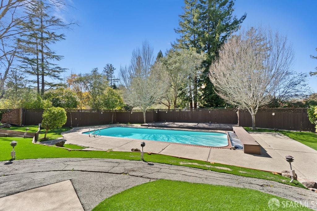 Orinda, California 94563, United States, 6 Bedrooms Bedrooms, ,4 BathroomsBathrooms,Residential,Active,93508