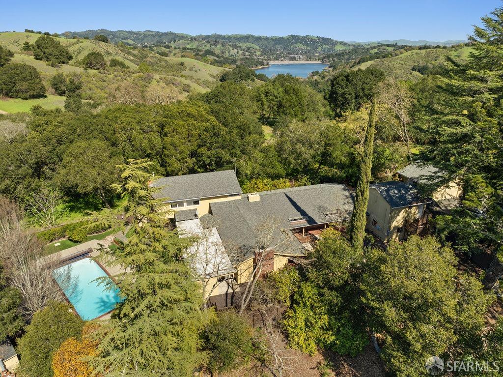 Orinda, California 94563, United States, 6 Bedrooms Bedrooms, ,4 BathroomsBathrooms,Residential,Active,93508