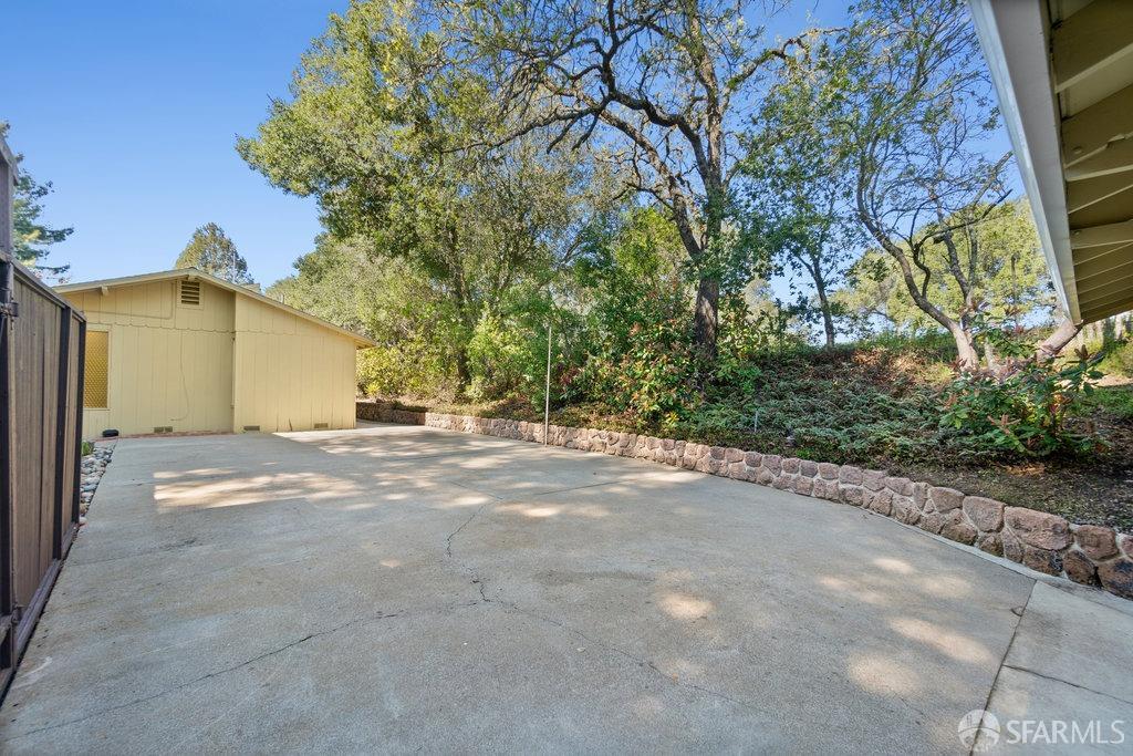 Orinda, California 94563, United States, 6 Bedrooms Bedrooms, ,4 BathroomsBathrooms,Residential,Active,93508