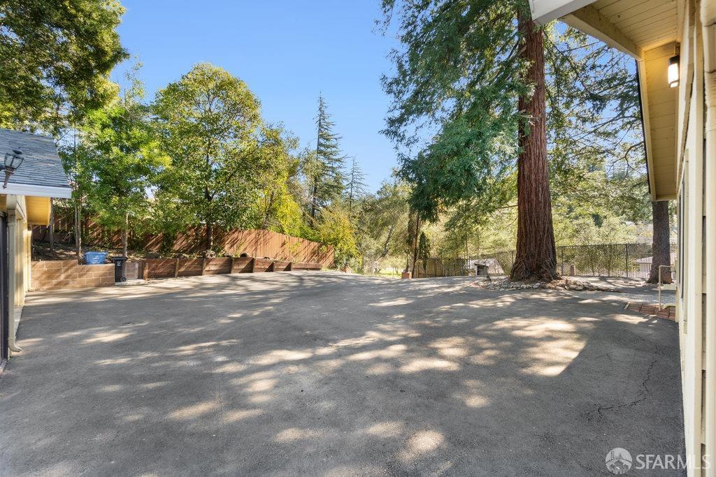 Orinda, California 94563, United States, 6 Bedrooms Bedrooms, ,4 BathroomsBathrooms,Residential,Active,93508