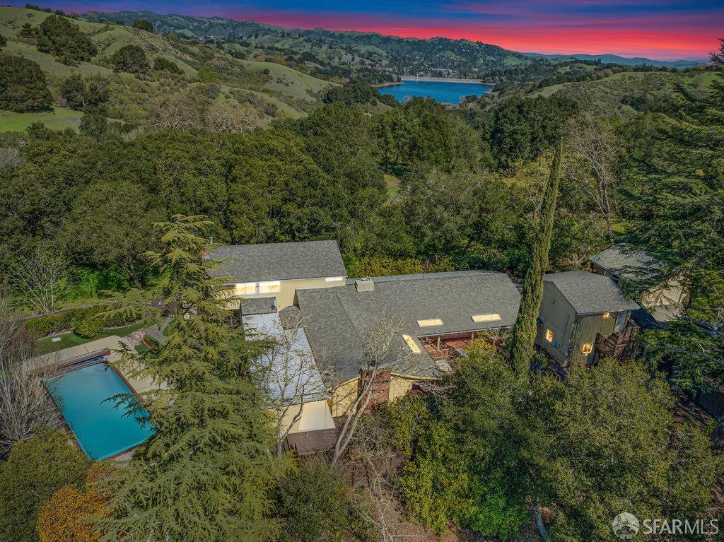 Orinda, California 94563, United States, 6 Bedrooms Bedrooms, ,4 BathroomsBathrooms,Residential,Active,93508