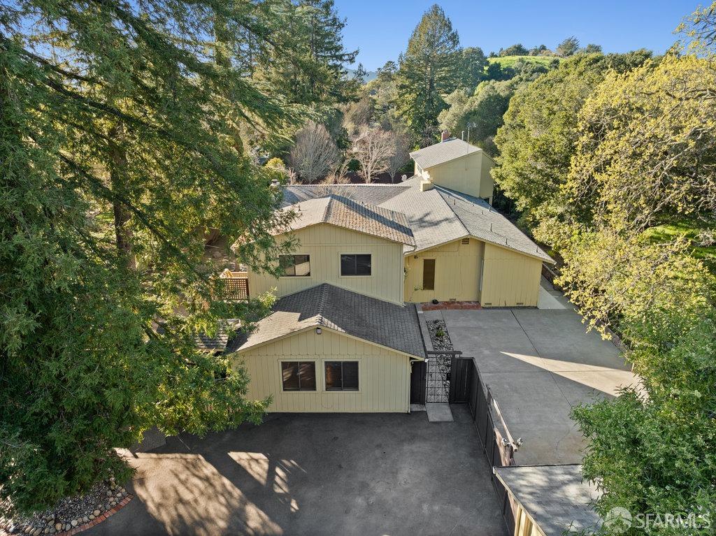Orinda, California 94563, United States, 6 Bedrooms Bedrooms, ,4 BathroomsBathrooms,Residential,Active,93508