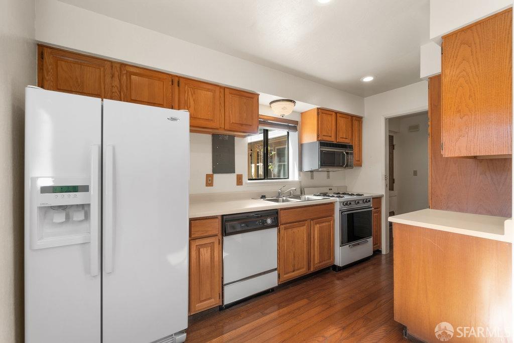 Orinda, California 94563, United States, 6 Bedrooms Bedrooms, ,4 BathroomsBathrooms,Residential,Active,93508