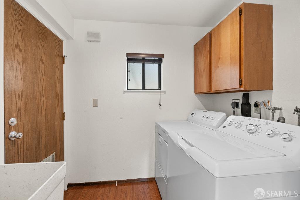 Orinda, California 94563, United States, 6 Bedrooms Bedrooms, ,4 BathroomsBathrooms,Residential,Active,93508