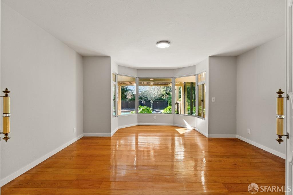 Orinda, California 94563, United States, 6 Bedrooms Bedrooms, ,4 BathroomsBathrooms,Residential,Active,93508