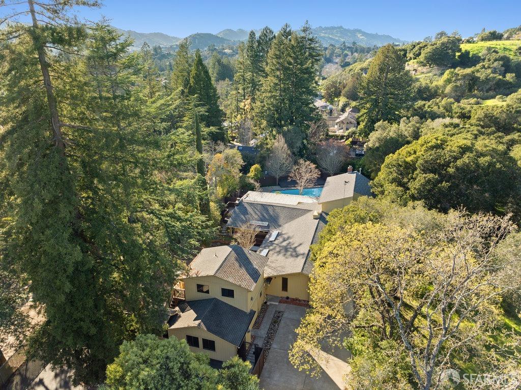 Orinda, California 94563, United States, 6 Bedrooms Bedrooms, ,4 BathroomsBathrooms,Residential,Active,93508