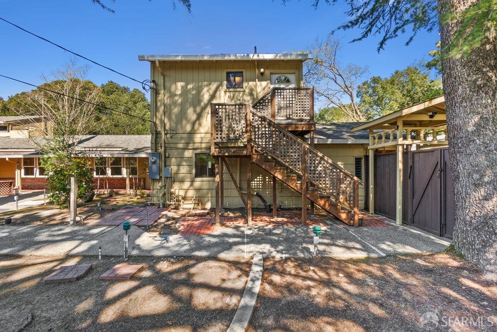 Orinda, California 94563, United States, 6 Bedrooms Bedrooms, ,4 BathroomsBathrooms,Residential,Active,93508