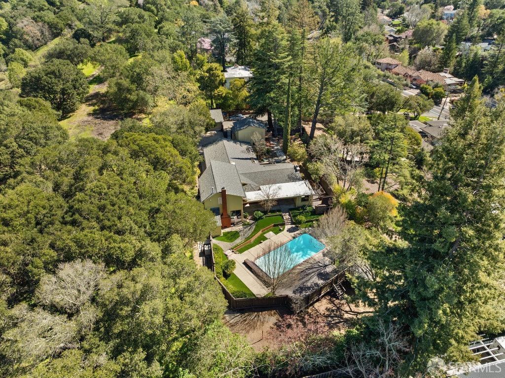 Orinda, California 94563, United States, 6 Bedrooms Bedrooms, ,4 BathroomsBathrooms,Residential,Active,93508