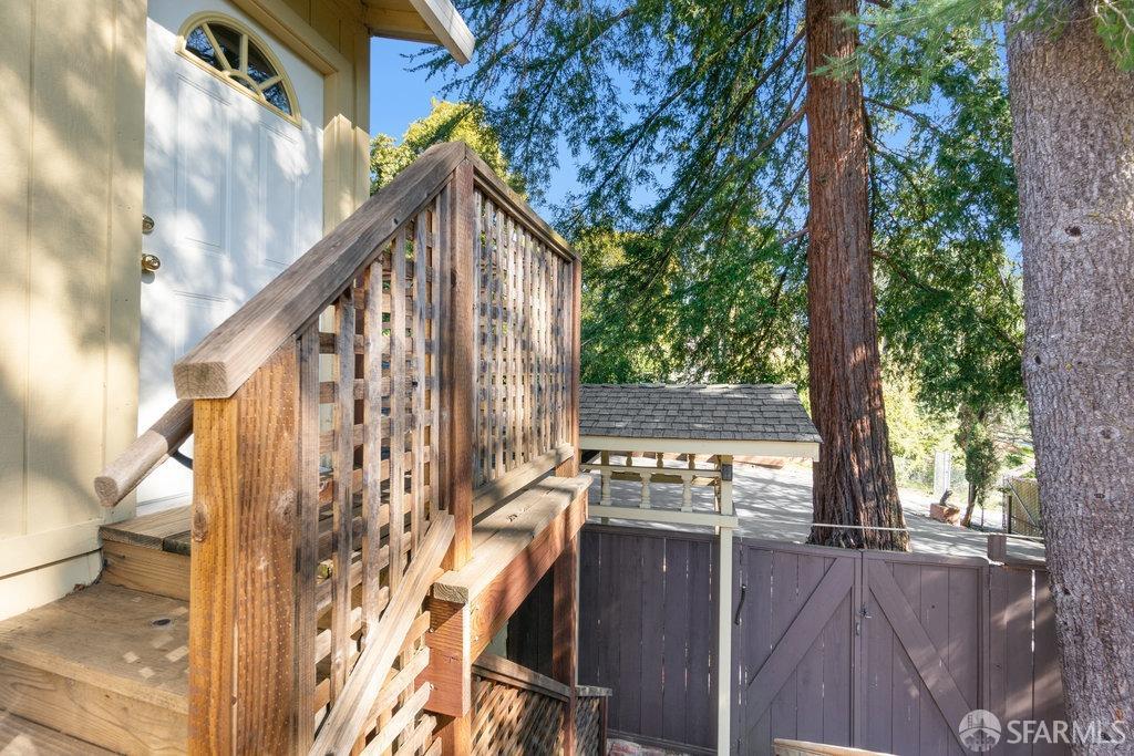 Orinda, California 94563, United States, 6 Bedrooms Bedrooms, ,4 BathroomsBathrooms,Residential,Active,93508