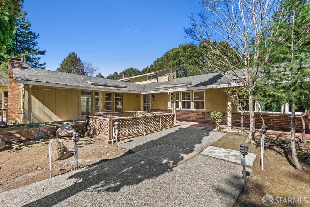 Orinda, California 94563, United States, 6 Bedrooms Bedrooms, ,4 BathroomsBathrooms,Residential,Active,93508