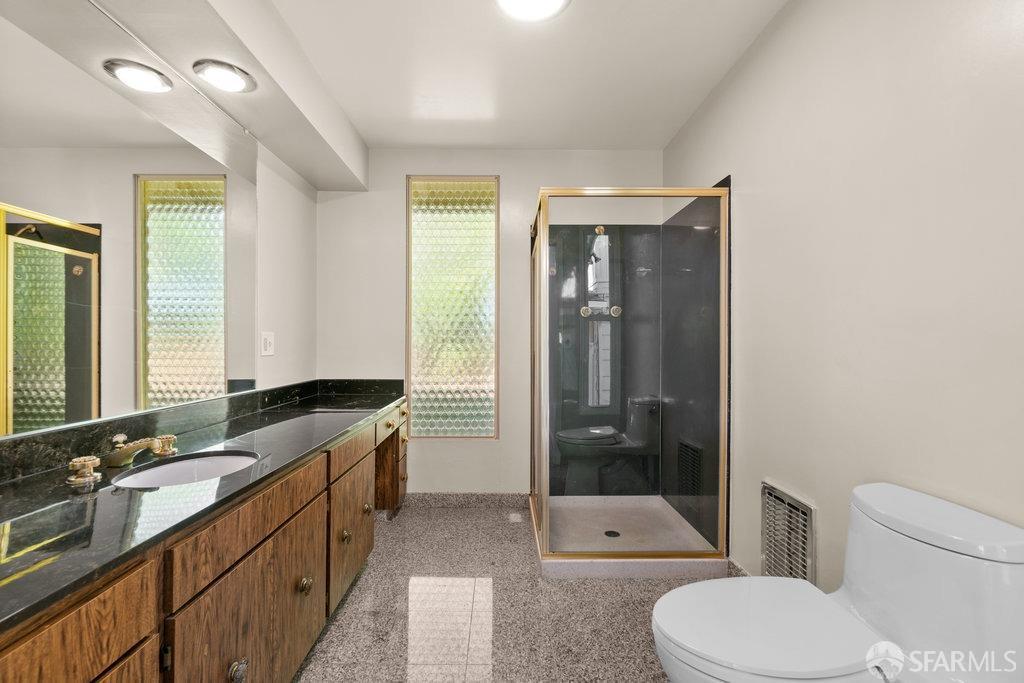 Orinda, California 94563, United States, 6 Bedrooms Bedrooms, ,4 BathroomsBathrooms,Residential,Active,93508