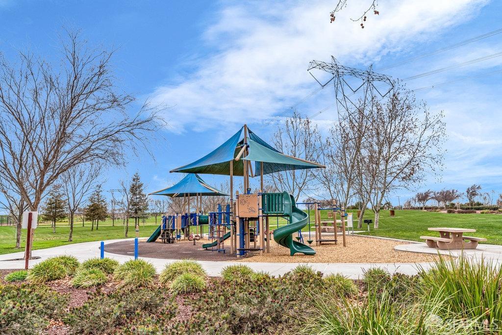 Oakley, California 94561, United States, 4 Bedrooms Bedrooms, ,3 BathroomsBathrooms,Residential,Pending,12140