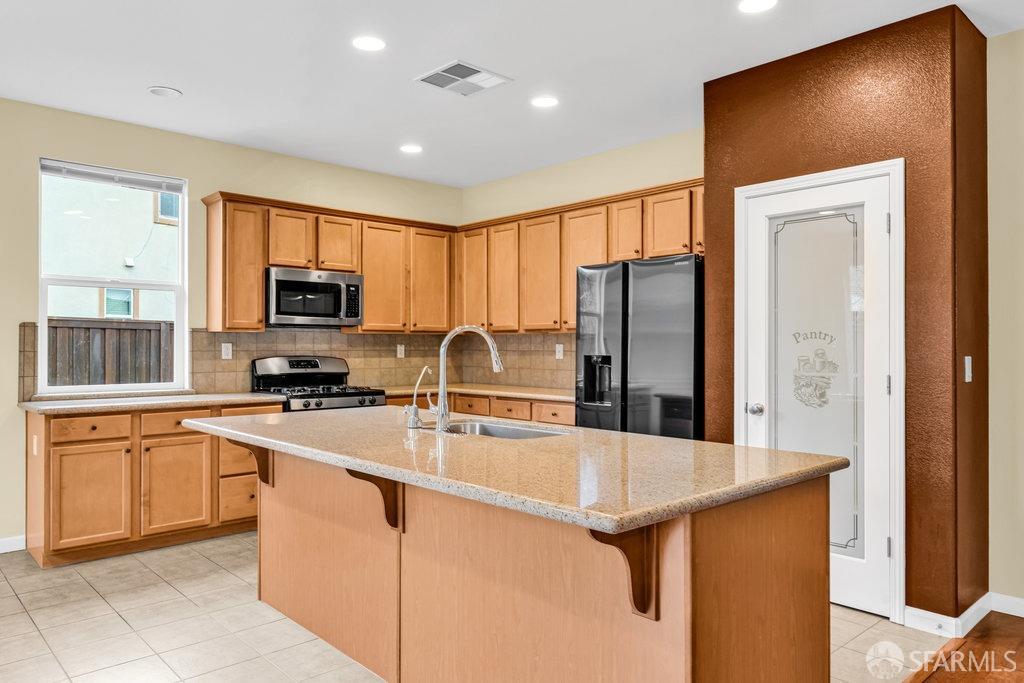 Oakley, California 94561, United States, 4 Bedrooms Bedrooms, ,3 BathroomsBathrooms,Residential,Pending,12140