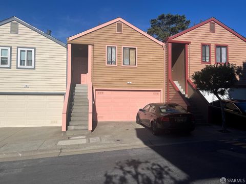 25 Las Villas Court, San Francisco, CA 94124 - #: 425002870