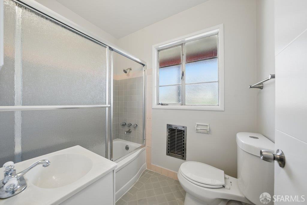 Albany, California 94706, United States, 2 Bedrooms Bedrooms, ,2 BathroomsBathrooms,Residential,Active,130444