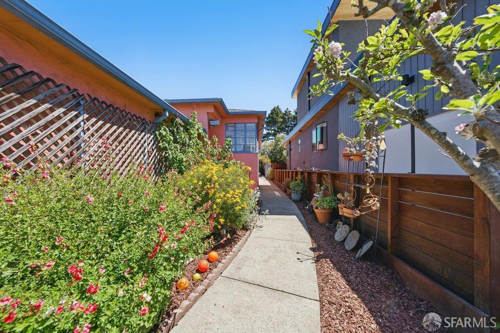 Albany, California 94706, United States, 2 Bedrooms Bedrooms, ,2 BathroomsBathrooms,Residential,Active,130444