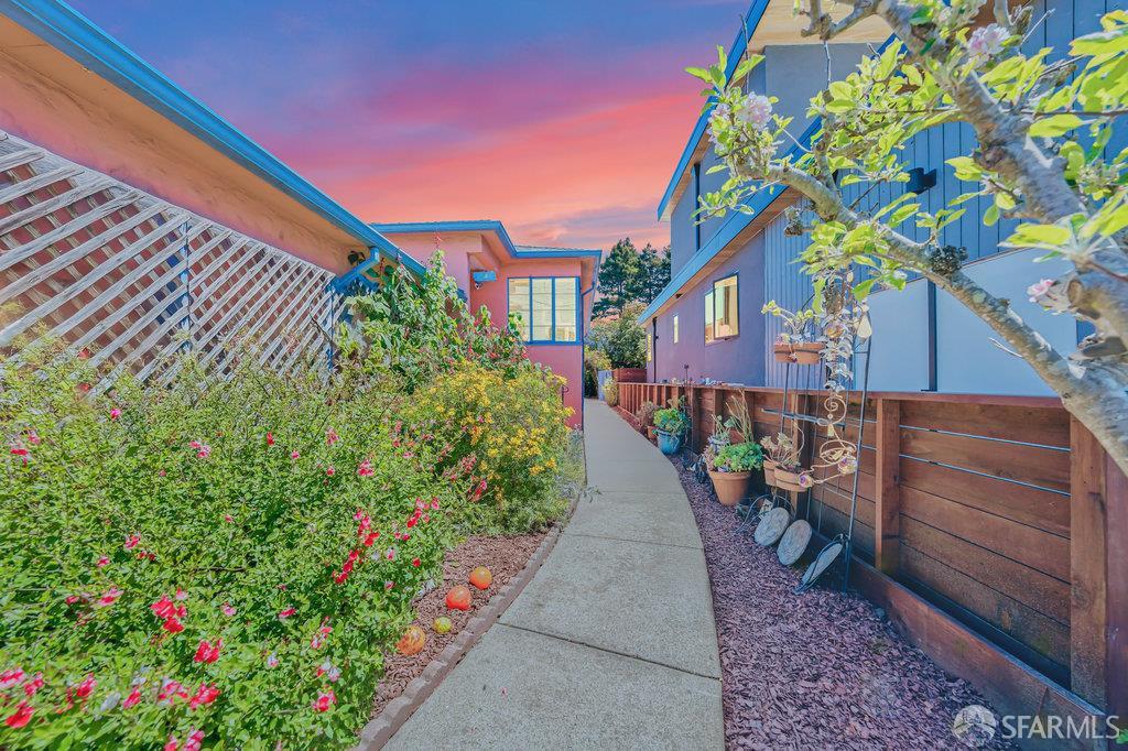 Albany, California 94706, United States, 2 Bedrooms Bedrooms, ,2 BathroomsBathrooms,Residential,Active,130444