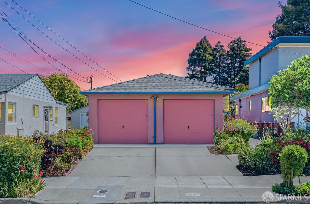 Albany, California 94706, United States, 2 Bedrooms Bedrooms, ,2 BathroomsBathrooms,Residential,Active,130444