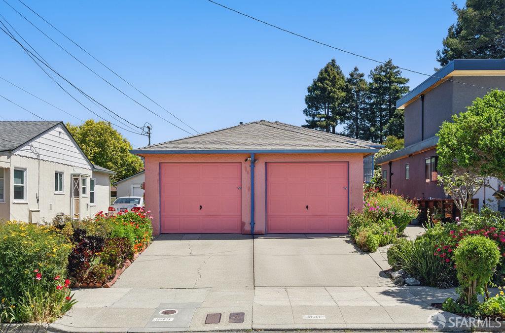 Albany, California 94706, United States, 2 Bedrooms Bedrooms, ,2 BathroomsBathrooms,Residential,Active,130444