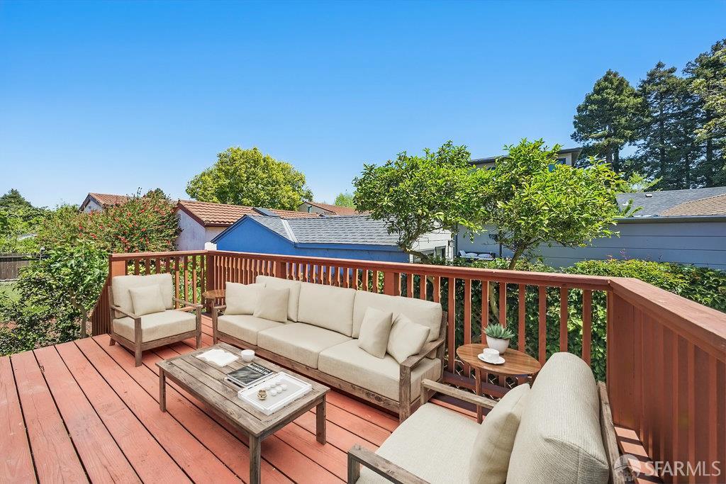 Albany, California 94706, United States, 2 Bedrooms Bedrooms, ,2 BathroomsBathrooms,Residential,Active,130444