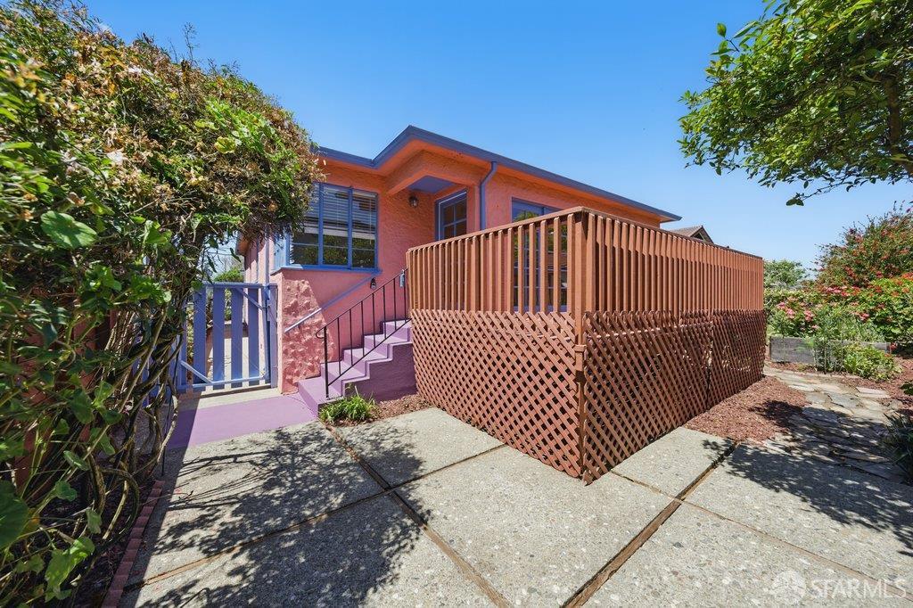 Albany, California 94706, United States, 2 Bedrooms Bedrooms, ,2 BathroomsBathrooms,Residential,Active,130444