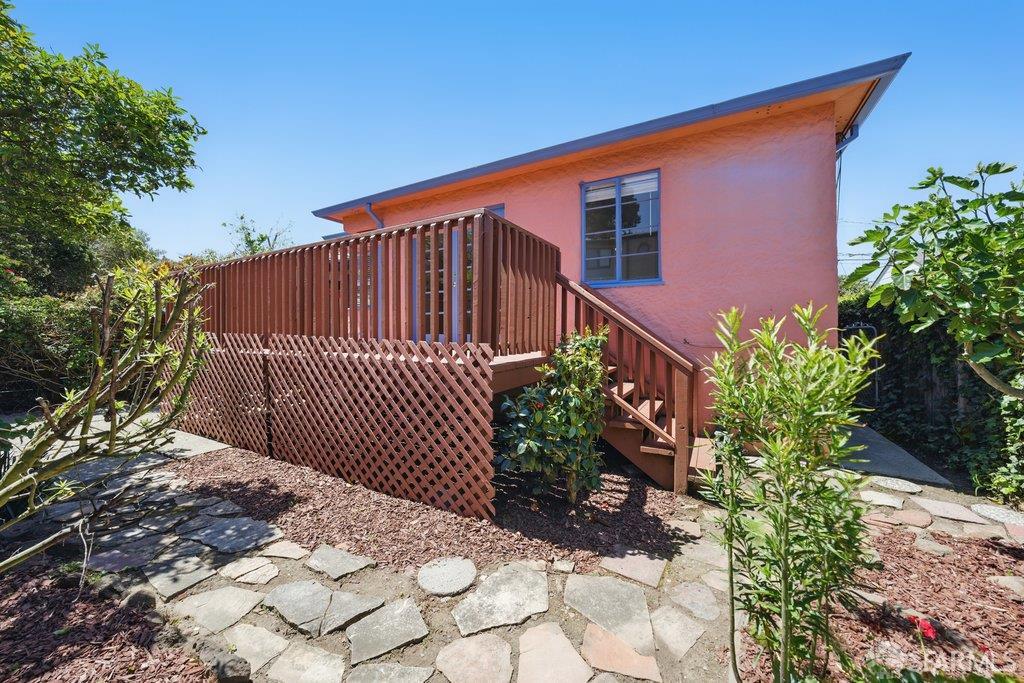 Albany, California 94706, United States, 2 Bedrooms Bedrooms, ,2 BathroomsBathrooms,Residential,Active,130444