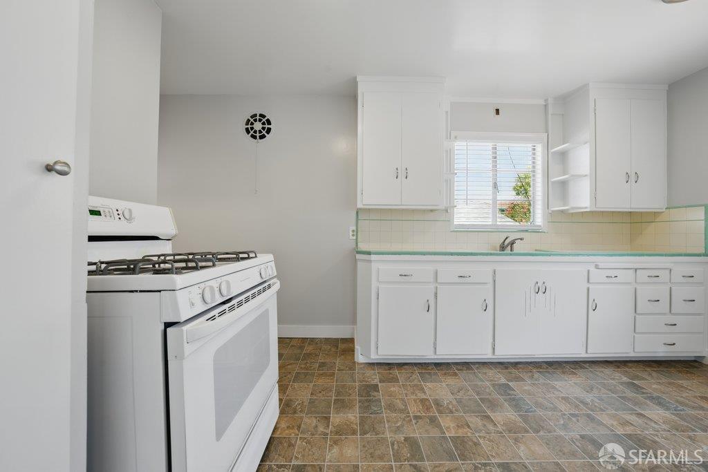 Albany, California 94706, United States, 2 Bedrooms Bedrooms, ,2 BathroomsBathrooms,Residential,Active,130444